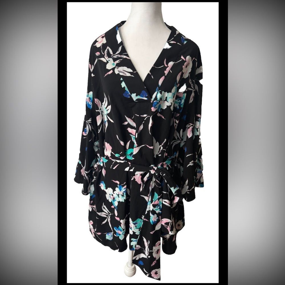 NWOT Lane Bryant Size 22/24 3X Floral Kimono Inspired Belted Top Blouse Black